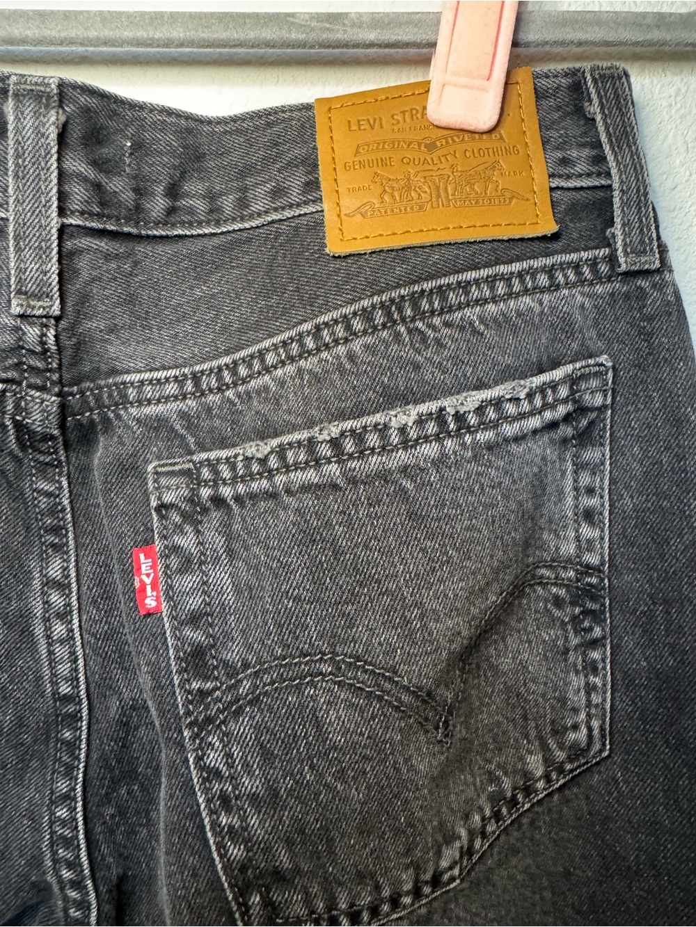 Women's Levi’s Wedgie Black Straight Leg Distressed Jeans - Picture 4 of 8